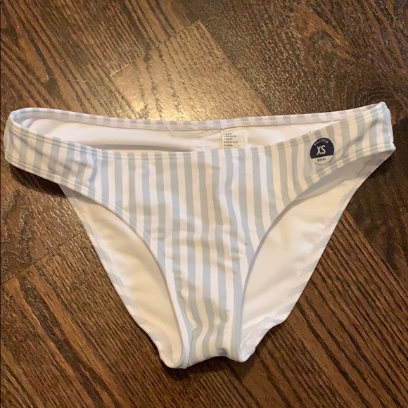 Hollister blue and white striped bikini - Picture 3 of 4